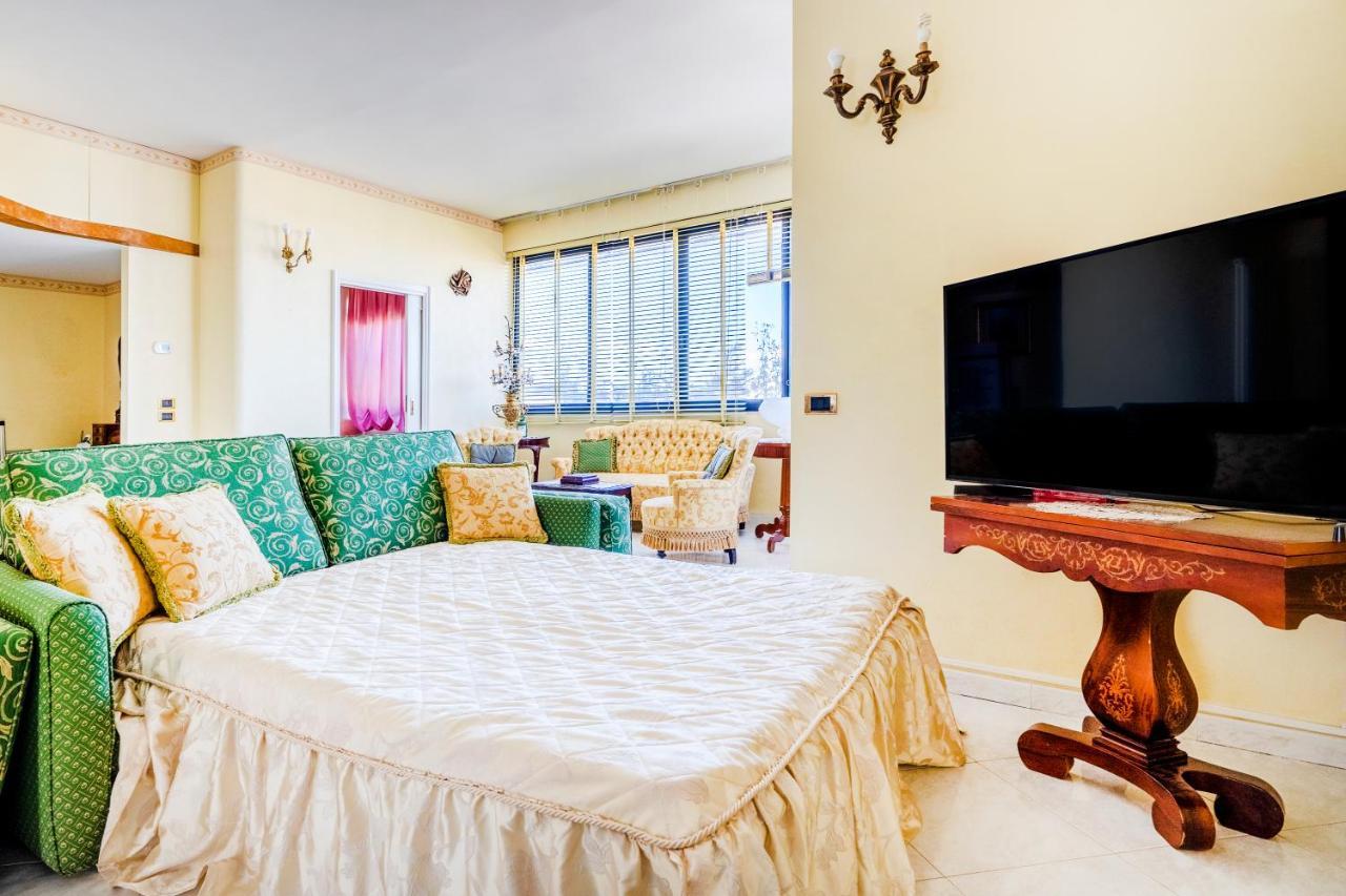 Grazia Attic Apartment With Terrace Trani Buitenkant foto
